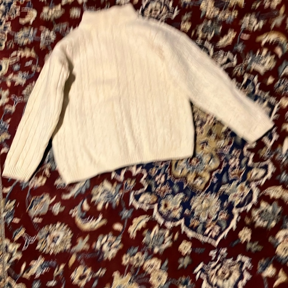 Marcasiano, thick wool, cableknit, women’s soft white sweater. Size M.